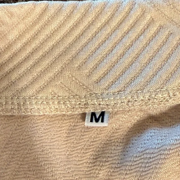 NWOT Women’s Beige Zip- Up Sweater Size Medium Textured Long Sleeves Polyester - Picture 5 of 9